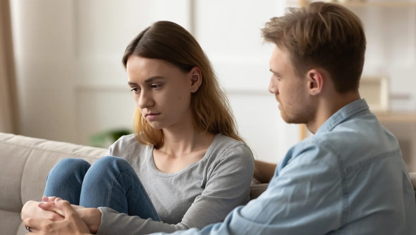 Муж поддерживает жену